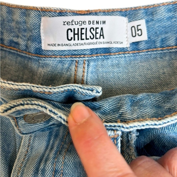 Refuge Denim Chelsea denim distressed jean shorts, M, Summer Casual Beach Cute - Picture 4 of 8